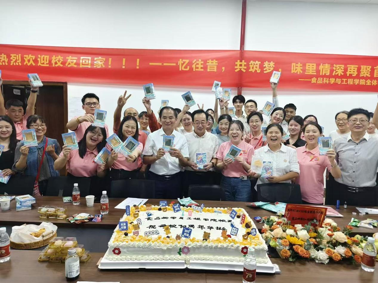 德赢VWIN官方网站热烈欢迎校友回家!忆往昔,共同筑梦